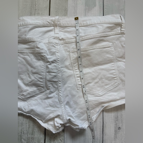 GAP White Women's Denim Cutoff Shorts with Subtle Embroidery - Picture 5 of 6